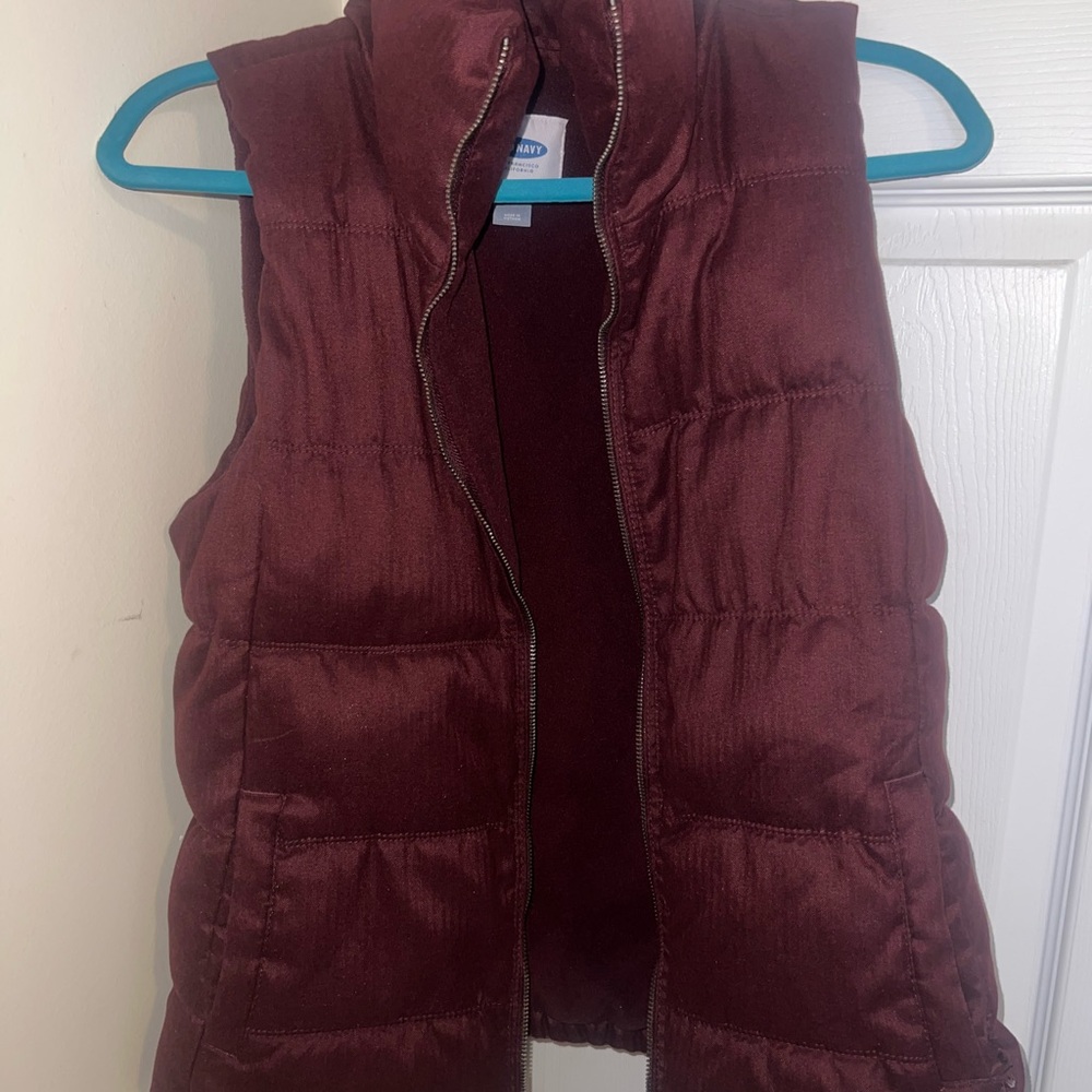 Old Navy Quilted Vest in Burgundy